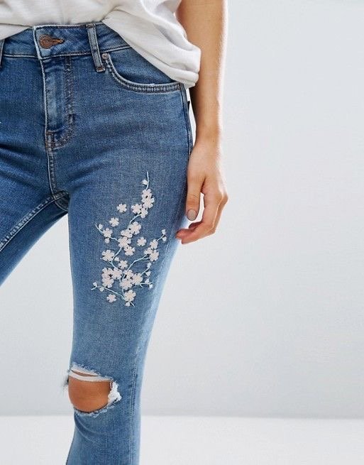 jeans con bordados